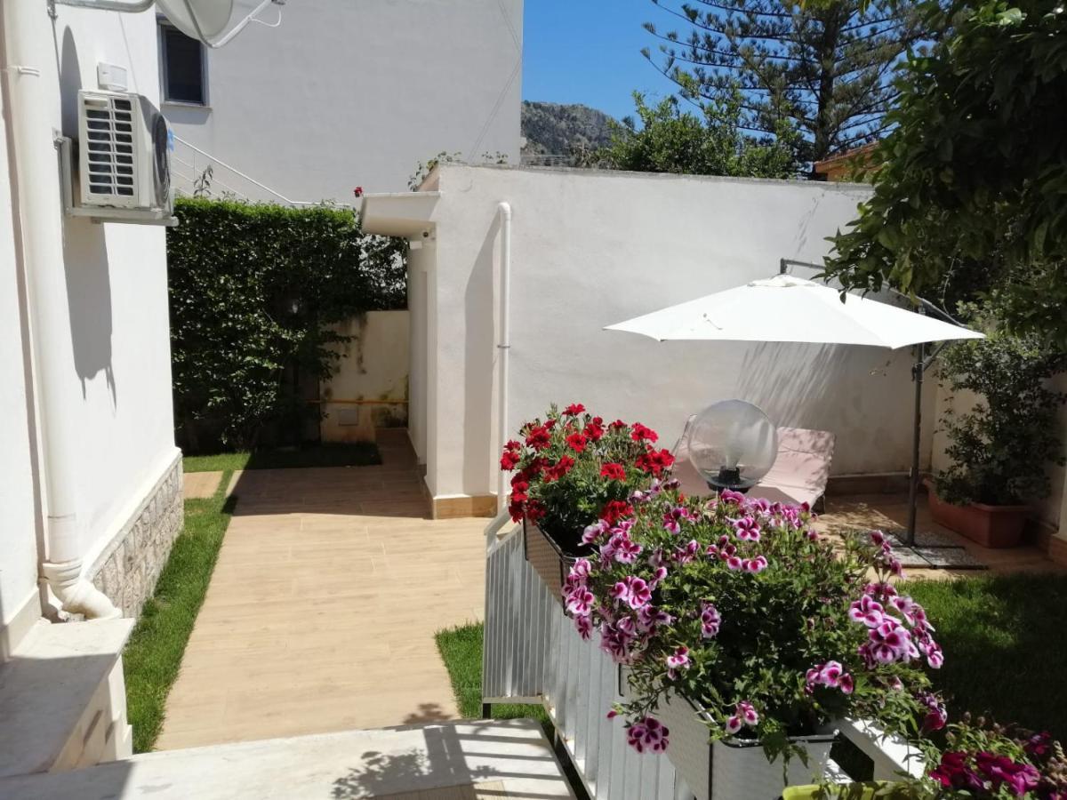 Mondello Beach The House With Green Lawns Villa ภายนอก รูปภาพ